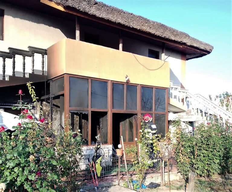 Incendiu la Murgeni, de la o lumânare uitată aprinsă