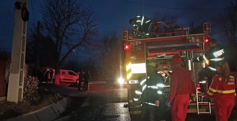 Incendiu de proporții în comuna Banca, patru ore s-au luptat pompierii cu flăcările! Pagubă de 200.000 lei!