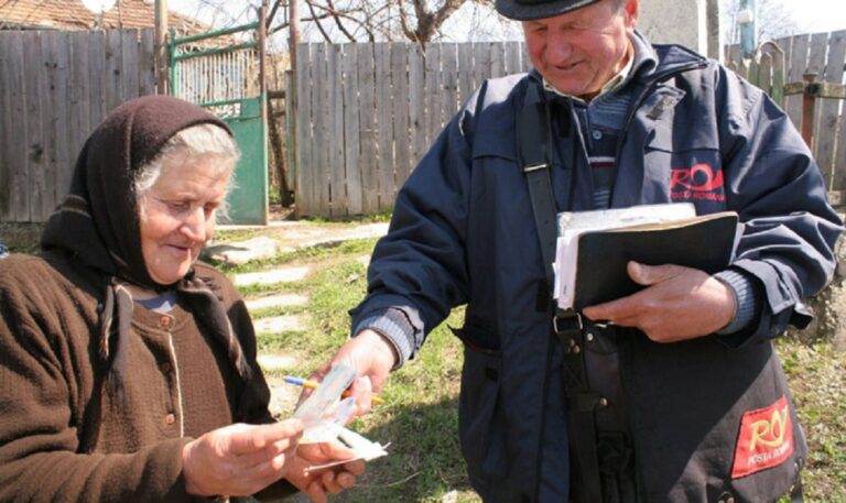 Vestea începutului de an, așteptată de 100.000 de pensionari vasluieni! Iată când vă bate poștașul la ușă!
