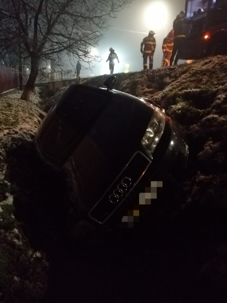 Bolid Audi, făcut praf de un șofer neexperimentat, la ieșirea din Huși spre Crasna 2 accident husi 11