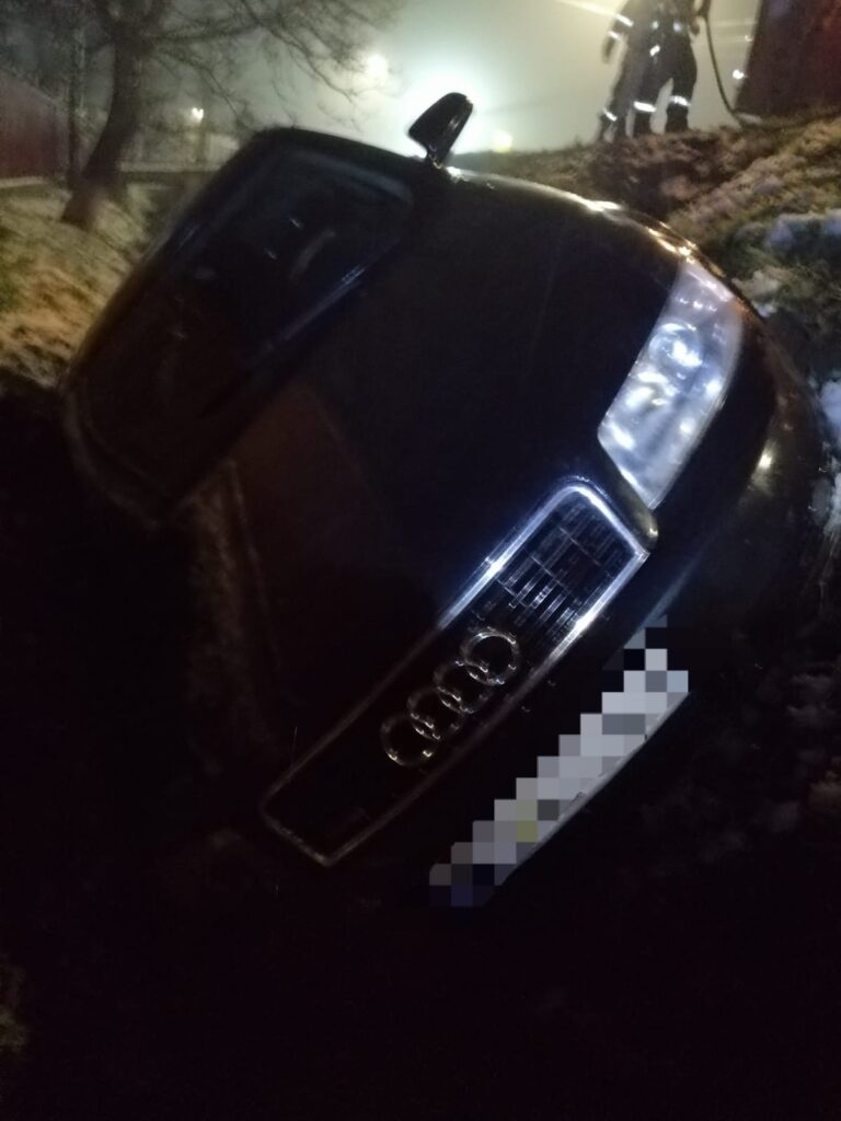 Bolid Audi, făcut praf de un șofer neexperimentat, la ieșirea din Huși spre Crasna 3 accident husi 12