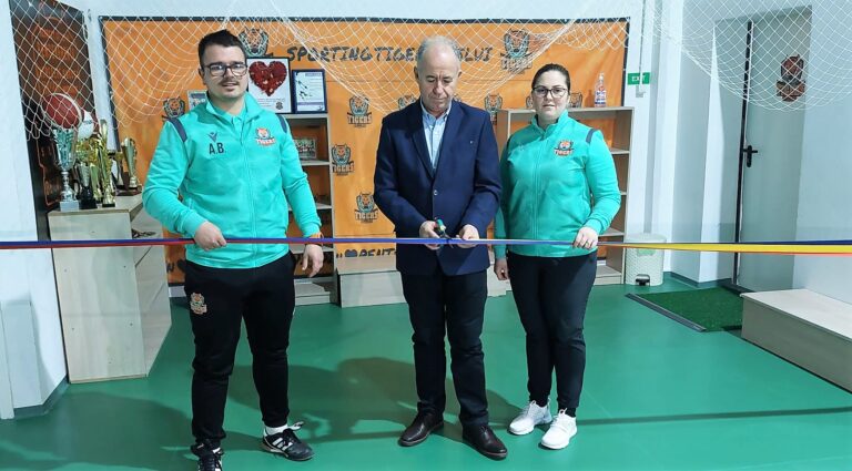 Poveste de Crăciun! Omul de afaceri Dan Hurduc a deschis, la Vaslui, o sală de sport, în care micii ”tigrișori” ai orașului învață să joace baschet și fotbal!