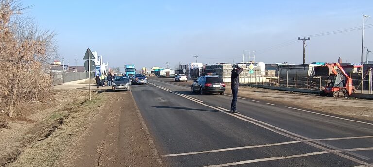 Carambol cu trei mașini de Franța și R.Moldova, la intrarea în Bârlad! Poliția Rutieră este la fața locului!