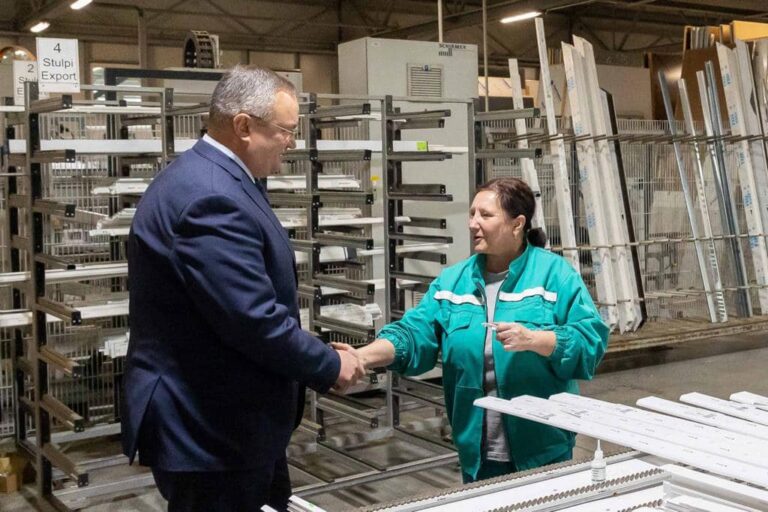 Milioane de români vor beneficia, în 2023, de ajutoare guvernamentale, pentru a traversa cu bine criza economică, anunță premierul Ciucă