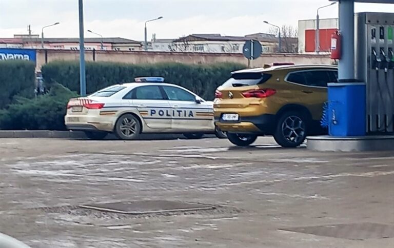 Bolid al Poliției Române, surprins într-o benzinărie din Vaslui! Ce misiune o fi avut la județ?