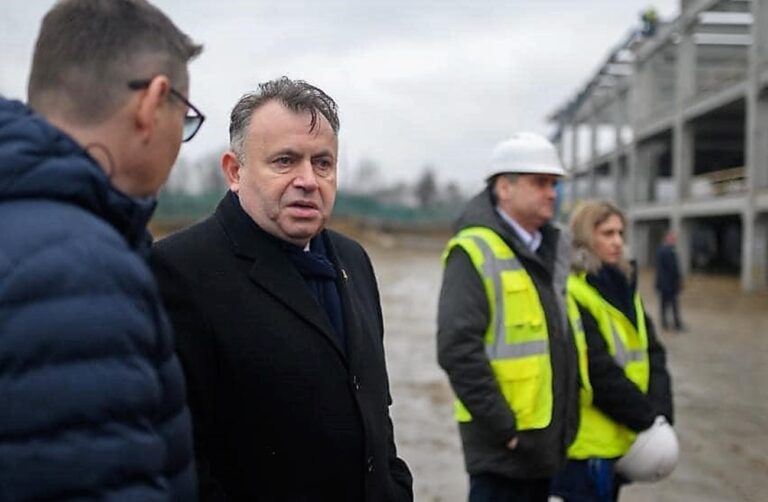 Fostul ministru al Sănătății, dr. Nelu Tătaru, a vizitat șantierul de la Aeroportul Iași, alături de premierul Ciucă! ”Românii noștri vor ajunge mai ușor și mai repede acasă”, a spus președintele PNL Vaslui