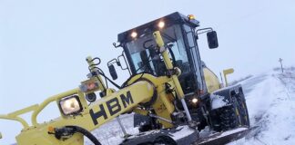 ULTIMA ORĂ Utilajele de deszăpezire acționează în apropiere de Bârlad, spre comuna Ivești