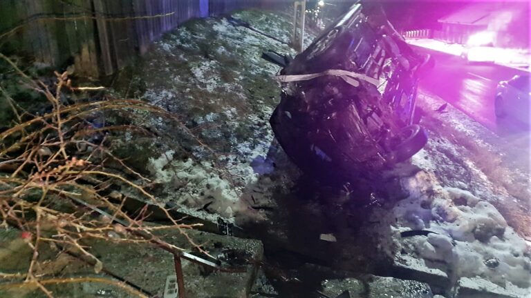 Șofer beat, accident grav în apropiere de Negrești, la Vulturești! Două victime, una a ajuns la Spitalul Județean de Urgență! (VIDEO)