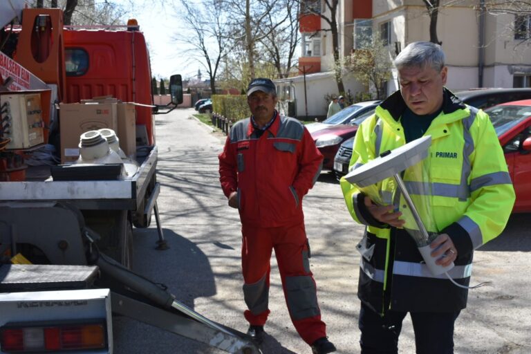 Bârlădenii beneficiază de sisteme publice de iluminat de ultimă generație! ”Iluminatul inteligent va duce la o reducere a costurilor de aproximativ 75%”, spune primarul Boroș