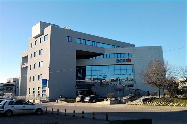 S-a vândut sediul celei mai mari bănci din județul Vaslui! Clădirea va deveni o zonă comercială atractivă!