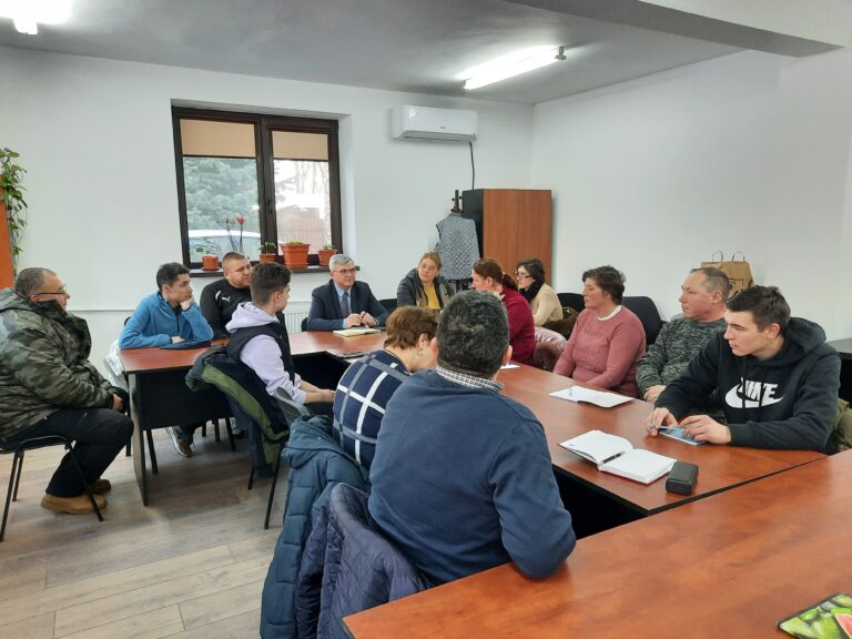 Vrei să fii apicultor, legumicultor sau tractorist, pentru a accesa fonduri europene? Acum, este șansa ta! Anunțul Direcției Agricole județene!