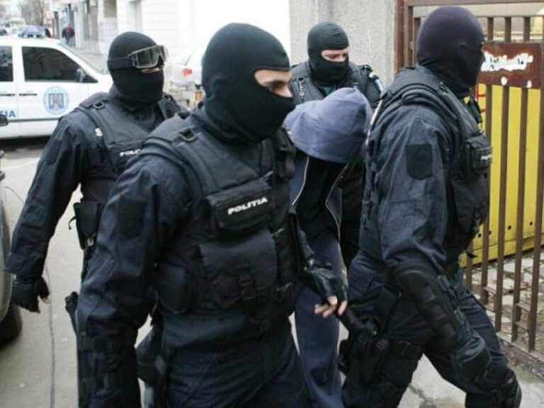 Un pedofil din București a șantajat o copilă de 12 ani, din Vaslui, cu poze compromițătoare! DIICOT l-a ridicat pe obsedatul sexual!