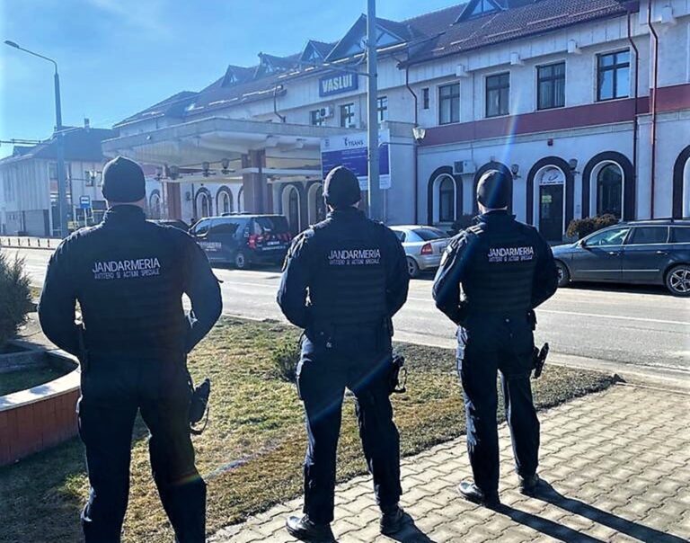 Fată dispărută din Lipovăț, găsită de jandarmi în gara Vaslui! A fost dusă la Poliția municipală!