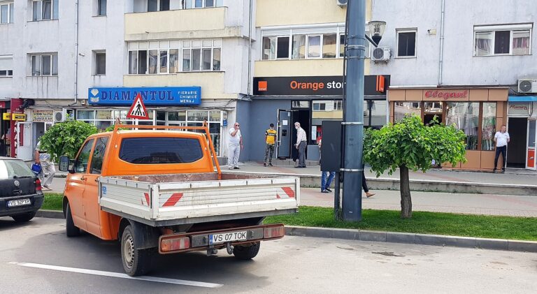 Unul dintre cele mai vechi magazine din centrul Vasluiului, magazinul Diamantul, închis pentru renovare!