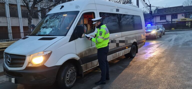 Amenzi de 200.000 de lei pentru șoferii de microbuze și TIR-uri! 77 de șoferi de autoutilitare, vitezomani din cale-afară, amendați!