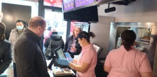 Moșul răsplătește consumatorii fideli ai Rotiseriei Familia Safir, din Vaslui! A început tombola ”Moșul te răsfață”!