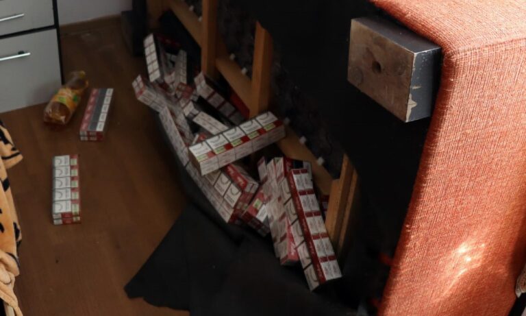Ţigări de contrabandă ascunse în canapele, ghivece cu flori sau în podul casei! Descoperire școcantă a Poliției de Frontieră!