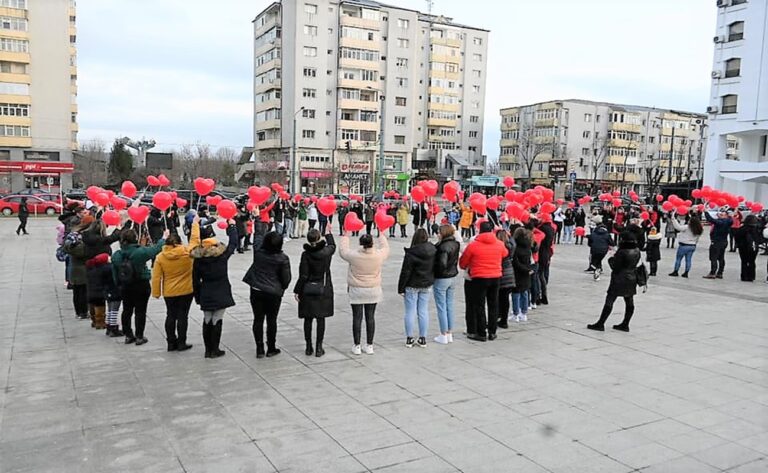 Acțiune inedită a Organizației județene TSD Vaslui, în ziua de Dragobete! Flashmob cu 250 de tineri social-democrați, o singură inimă!