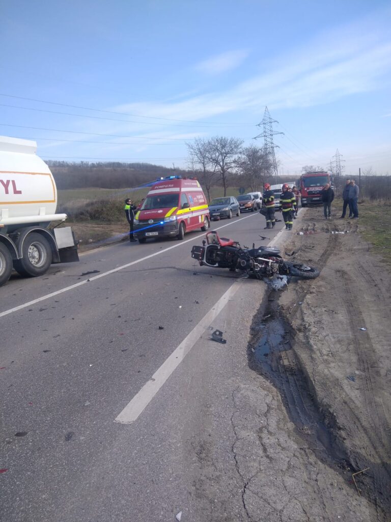 Motociclist în stare gravă, după ce s-a izbit de o mașină în „Curba morții”, de la Bârzești!