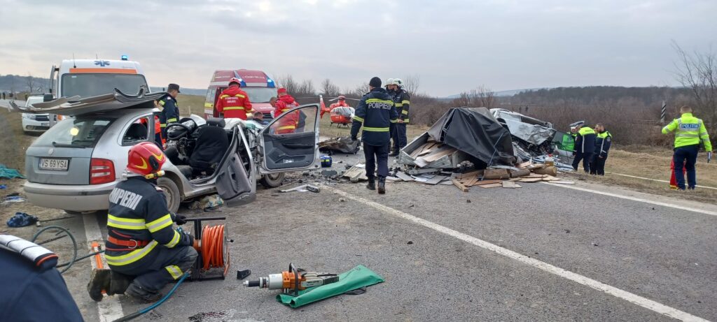 BREAKING NEWS Accident foarte grav la Mărul de Aur, lângă Vaslui, sunt ȘASE victime! UN MORT ȘI CINCI RĂNIȚI GRAV! 5 IMG 20230305 WA0003