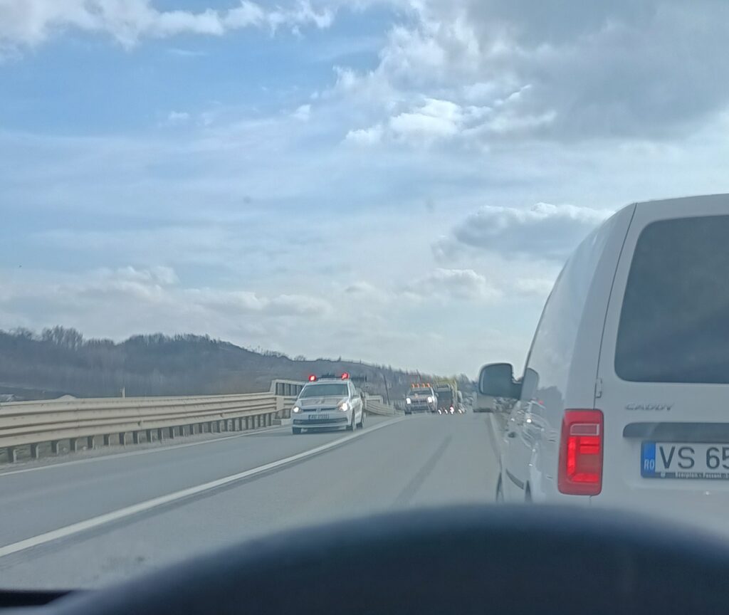 Transport agabaritic pe drumul national Vaslui-Iași! Poliția Rutieră supraveghează coloana! 1 IMG 20230306 143439235 HDR2