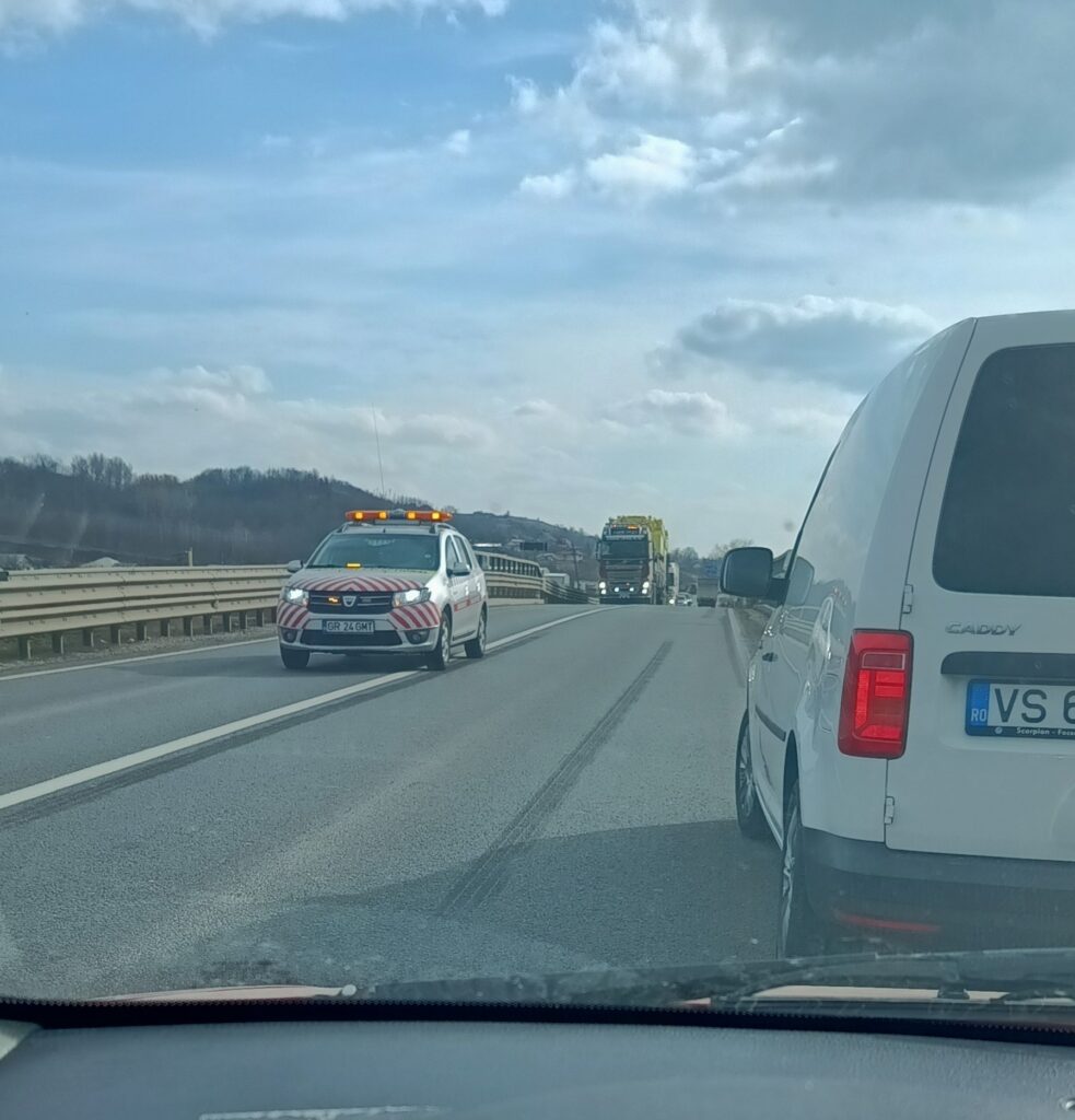 Transport agabaritic pe drumul national Vaslui-Iași! Poliția Rutieră supraveghează coloana! 2 IMG 20230306 143444968 HDR2