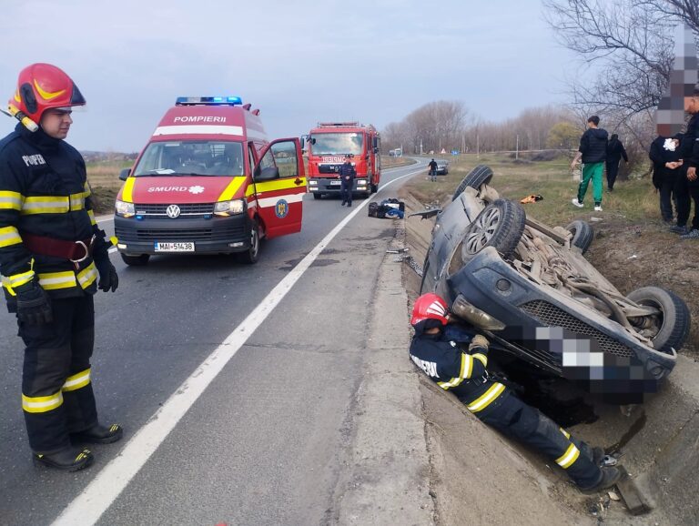 Un teribilist a ajuns cu mașina în șanț, la Tutova! În mașina accidentată erau trei persoane!