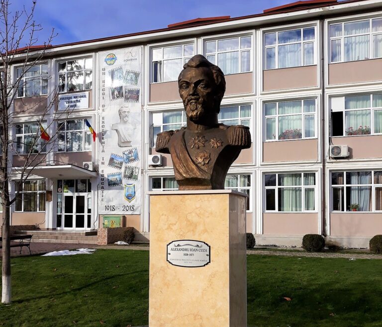 Peste 100 de copii din Huși, pasionați de lectură, se vor duela, sâmbătă, în cadrul primei ediții a concursului ”Citești și câștigi”. Firma Radical Grup susține acest proiect unicat