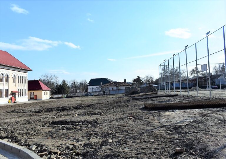 Școala ”Iorgu Radu”, din Bârlad, va avea un nou teren de sport, anunță primarul municipiului, Dumitru Boroș