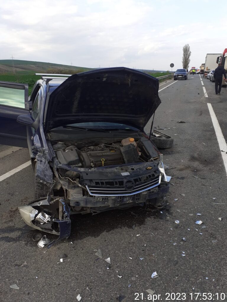 Accident grav la Simila, Zorleni, pe DE 581! Două autoturisme s-au izbit frontal, cinci persoane afectate!