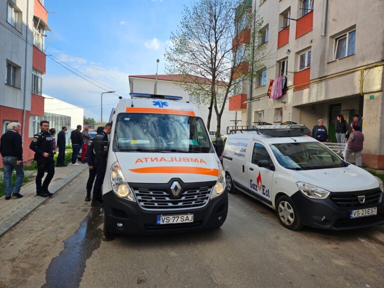 Incendiu violent pe strada Filaturii, din Vaslui! Proprietarul garsonierei era să ardă de viu!