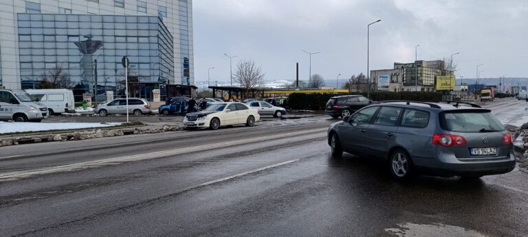 Accident GRAV în intersecția de la Centrul de Afaceri! O persoană a ajuns la Urgențe!