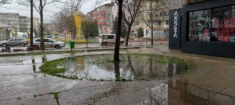A turnat cu găleata peste Vaslui, noaptea trecută! Iată cât a plouat pe fiecare zonă în parte!