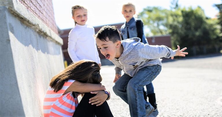 Polițiștii vasluieni continuă campania anti-bullying în școli. Aproape 500 de copii au participat la acțiuni, în ultima săptămână