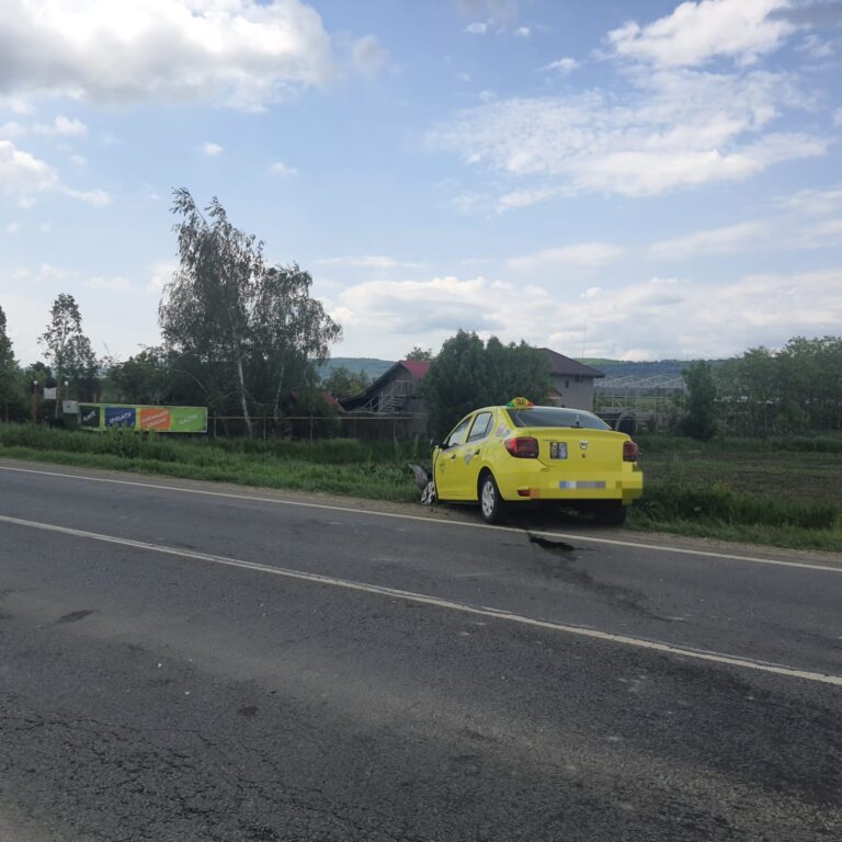 Un taximetrist din Vaslui, implicat într-un accident rutier grav, la Podu Înalt! Nu sunt victime!