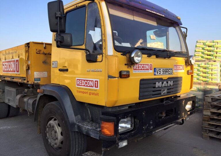 Transport ilegal de cherestea, marca Redcon 1, depistat de polițiștii din Ivănești! Cine acoperă haiduciile de la Redcon?