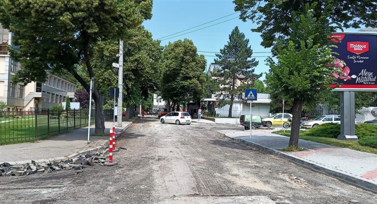 Strada din zona IPJ Vaslui, asfaltată începând cu 22 iunie. Se închide o arteră importantă