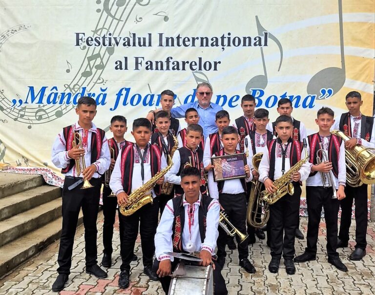 VIDEO Au cântat frumos și i-au impresionat pe organizatori.  Fanfara ”Slobozia Junior”, de la Gârceni, diplomă la un cunoscut festival al fanfarelor, din R.Moldova