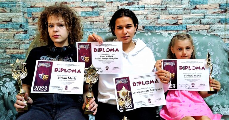 Trei viitoare actrițe ale Vasluiului, premii prestigioase la un festival de la Bacău. Felicitări, fetelor!
