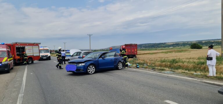 VIDEO, GALERIE FOTO Imagini de la accidentul produs în fața Plantagro Costești. Mașini bușite, camion în câmp, patru victime la SJU