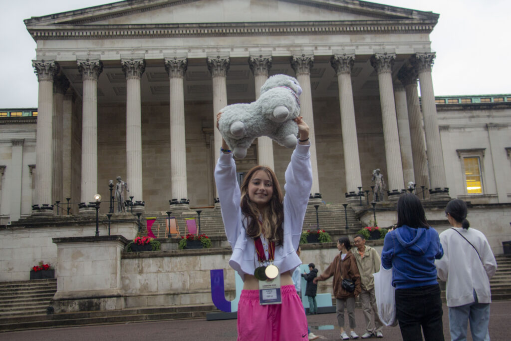 Bârlădeanca Alessia Albu, minunea cu părul bălai, este în finala World Scholar's Cup! Va reprezenta România la finala din SUA 6 allesia 9