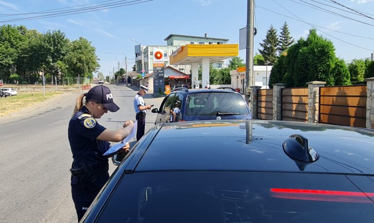 VIDEO Șmecheraș de Pușcași, dus la arest! A refuzat să sufle în etilotest, fiind beat mort