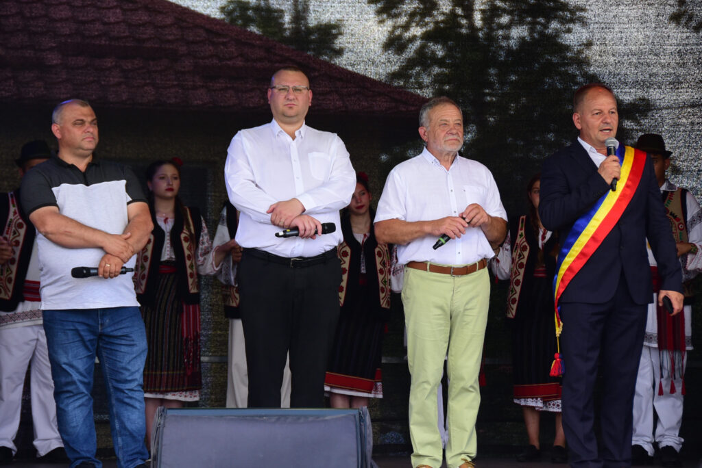 De nouă ani, fiii comunei Todirești se întâlnesc la Ziua Comunei. Muzică bună, dansuri și veselie, ediția 2023 7 pettrica simiiuc dumitru buzatu todiresti 1