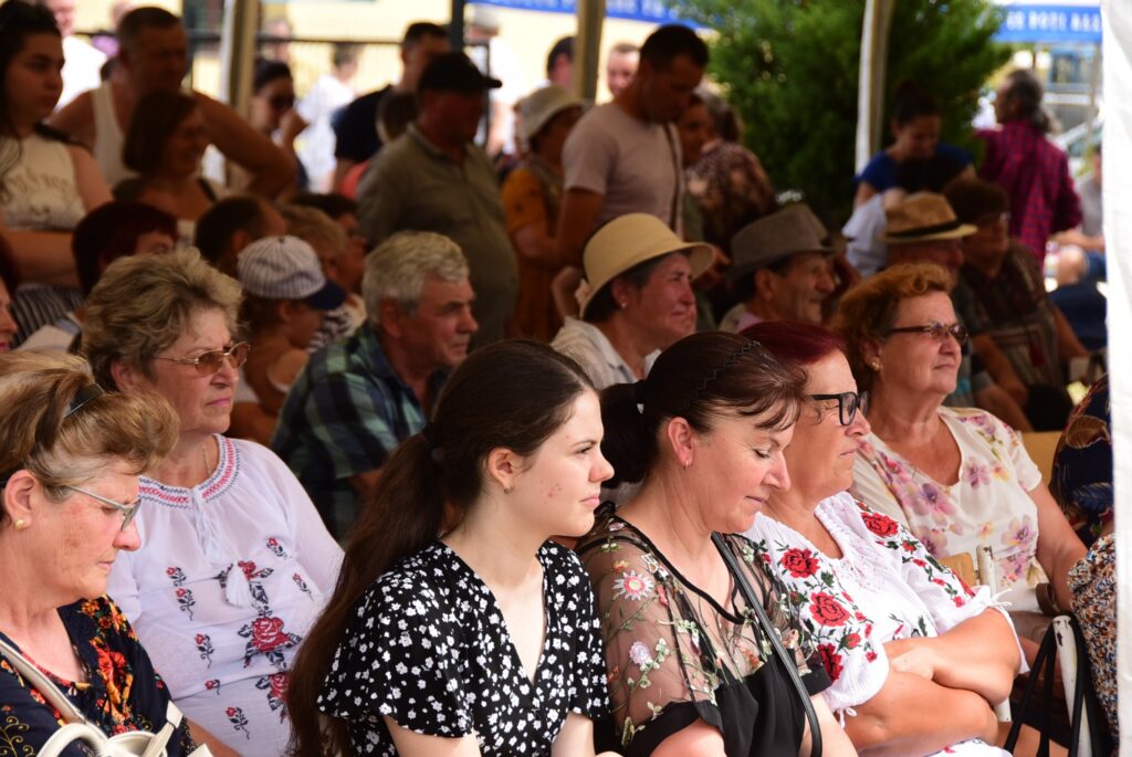 De nouă ani, fiii comunei Todirești se întâlnesc la Ziua Comunei. Muzică bună, dansuri și veselie, ediția 2023 2 sarbatoare todiresti 3 1