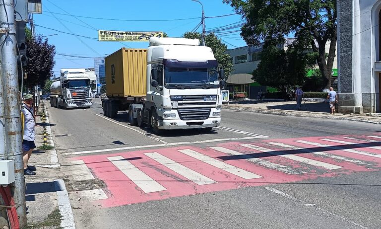 Drumarii de la Nomis intră la lucrări pe strada Vasile Pârvan, la Bârlad! Traficul greu se mută pe Republicii