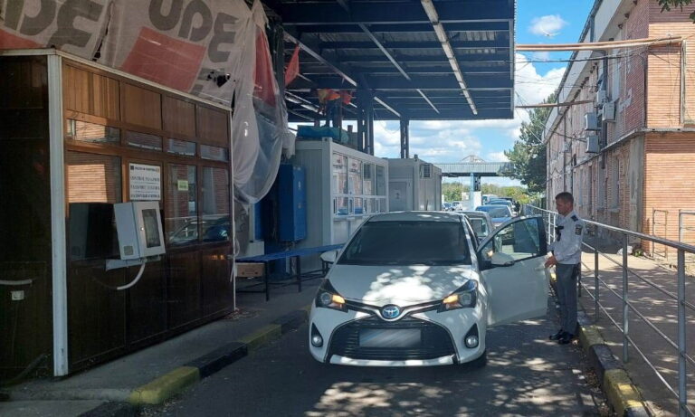 Un șofer moldovean a încercat să păcălească vigilența Poliției de Frontieră cu un permis fals. S-a ales cu dosar penal