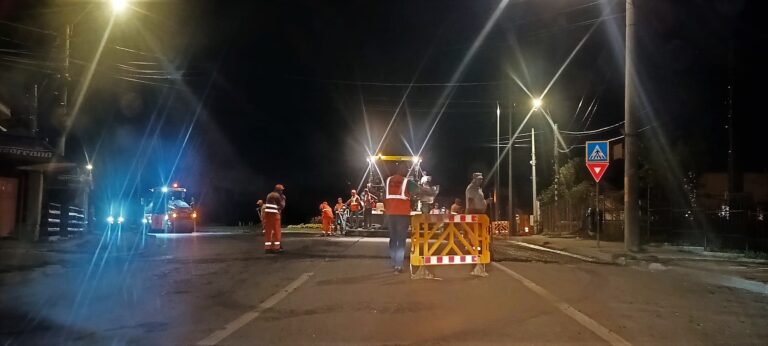 ȘTIREA NOPȚII Zeci de oameni și utilaje de la Viacons Rutier au asfaltat sensul giratoriu Găzărie, noaptea trecută