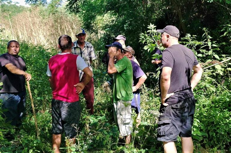 Bărbat dispărut de cinci zile, sătenii îl caută disperați. Au sunat la Poliție, dar li s-a spus că ”nu e de competența lor”