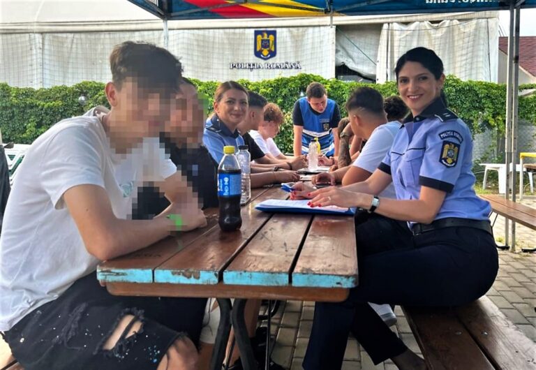 Polițiștii vasluieni, la Festivalul Greenfield Dance Fest Bârlad. Au sfătuit tinerii să respecte legea, Codul Penal s-a schimbat din 15 iulie a.c.