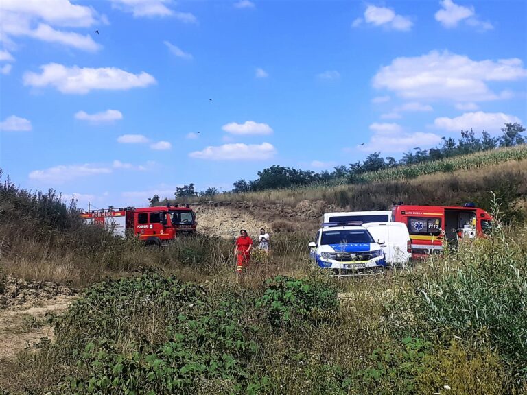 Moarte îngrozitoare la Draxeni, Rebricea! Un bărbat a sfârșit strivit de tone de pământ